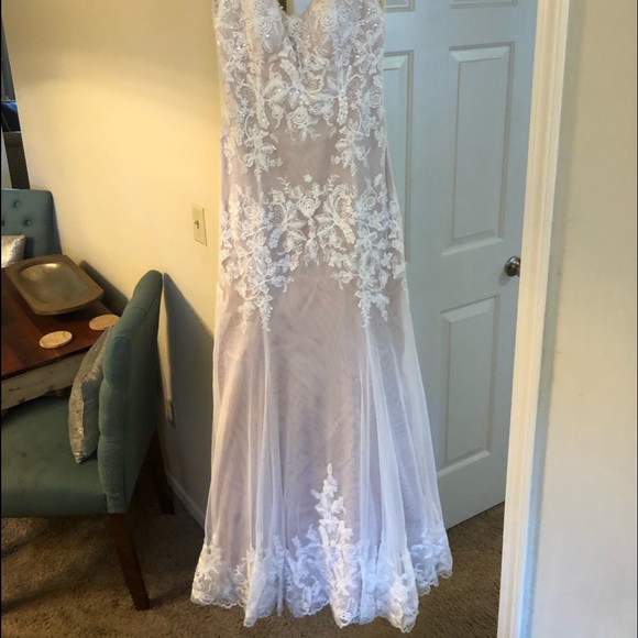 W•Too Wedding Gown - Picture 4 of 8